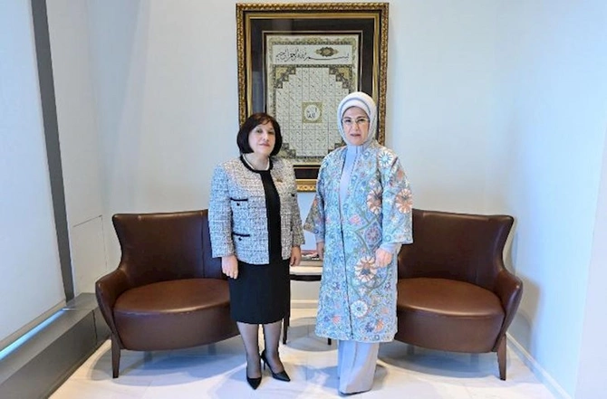 Əminə Ərdoğan zəlzələ ilə əlaqədar Azərbaycanın dəstəyini yüksək qiymətləndirib Əminə Ərdoğan zəlzələ ilə əlaqədar Azərbaycanın dəstəyini yüksək qiymətləndirib