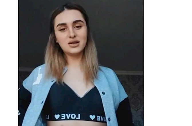 Məşhur tiktokçu Bakıda iki oğlanla otelə getdi: intim əlaqədə oldular, videosu çəkildi — FOTOLAR