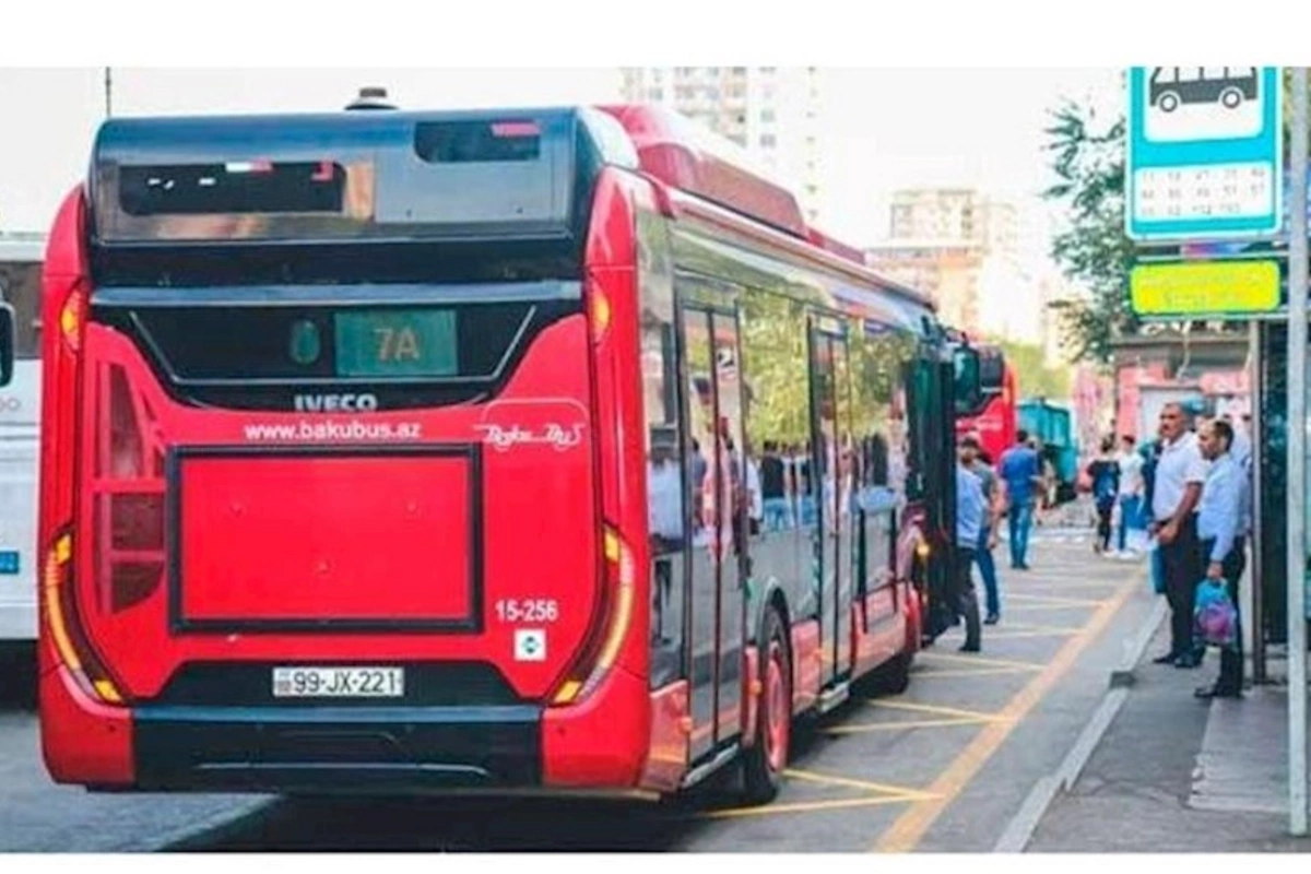 AYNA: 136 avtobus gecikir