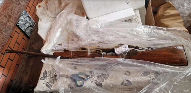 Külli miqdarda siqaretlər, spirtli içkilər və yivli odlu silah aşkar edilib — FOTOLAR Külli miqdarda siqaretlər, spirtli içkilər və yivli odlu silah aşkar edilib — FOTOLAR