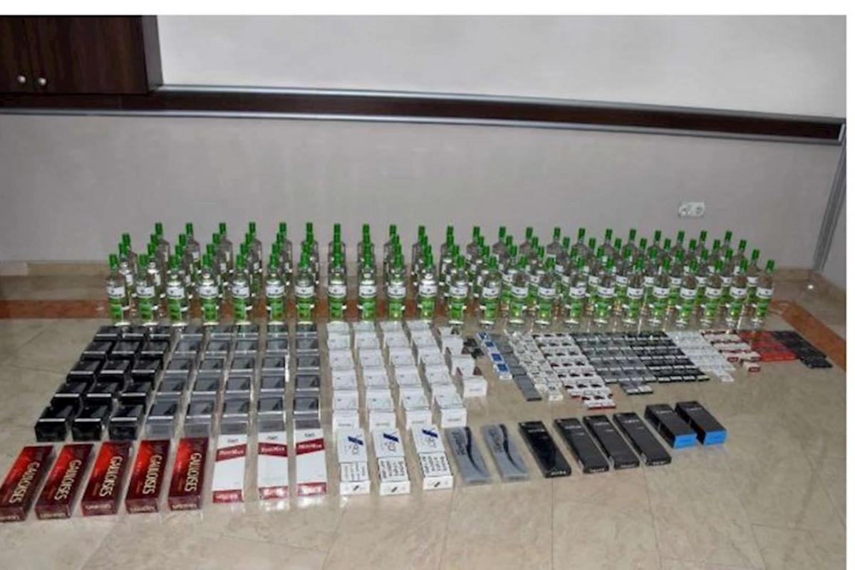 Külli miqdarda siqaretlər, spirtli içkilər və yivli odlu silah aşkar edilib — FOTOLAR