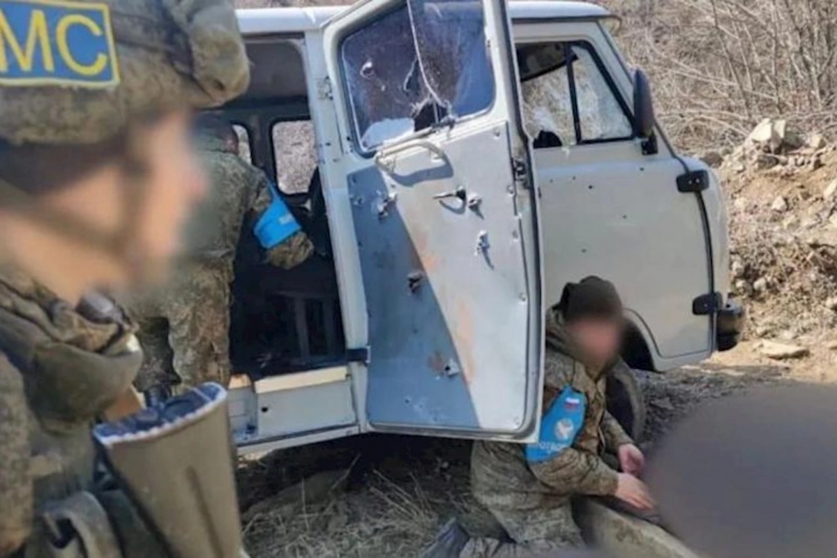 Rus sülhməramlıları insident olan ərazidə erməni silahlı təxribatçılarına yardım göstərir — FOTOFAKT