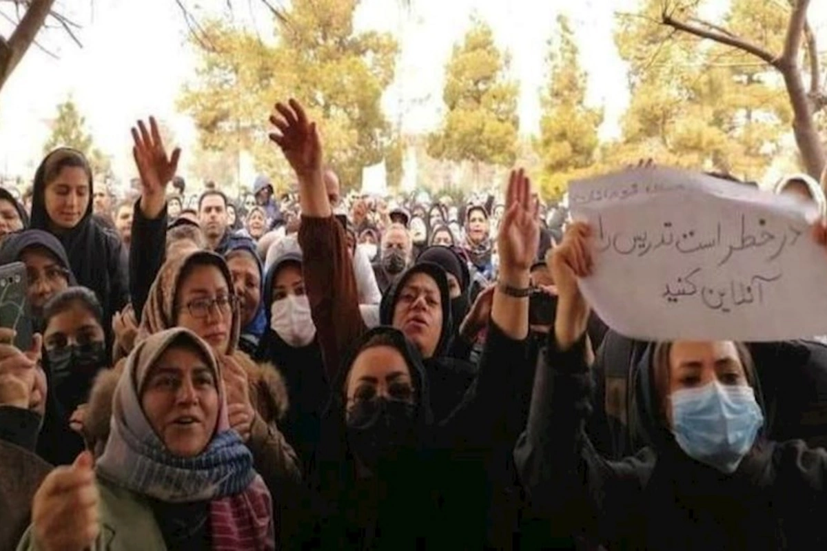 İranda məktəbli qızların kütləvi zəhərlənməsi ilə bağlı etirazlar başlayıb