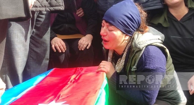 Şəhid Eşqin Hüseynov Tovuzda dəfn olundu — YENİLƏNİB (FOTO) Şəhid Eşqin Hüseynov Tovuzda dəfn olundu — YENİLƏNİB (FOTO)