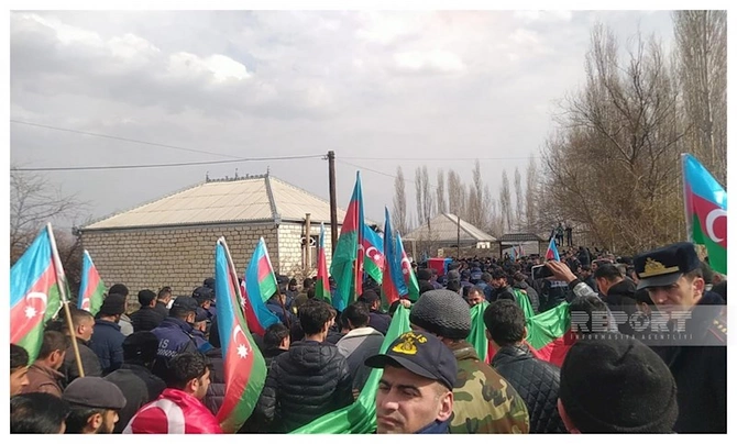 Şəhid Eşqin Hüseynov Tovuzda dəfn olundu — YENİLƏNİB (FOTO) Şəhid Eşqin Hüseynov Tovuzda dəfn olundu — YENİLƏNİB (FOTO)