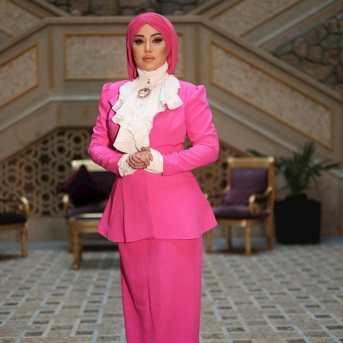Rəqqasə Fatimə hicab bağladı, namaza başladı — FOTOLAR