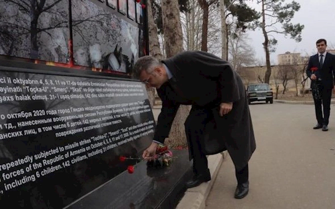 Almaniya səfiri Gəncə terroru barədə: “Mülki hədəflərə hücum etməyə haqq qazandırıla bilməz” — FOTO Almaniya səfiri Gəncə terroru barədə: “Mülki hədəflərə hücum etməyə haqq qazandırıla bilməz” — FOTO