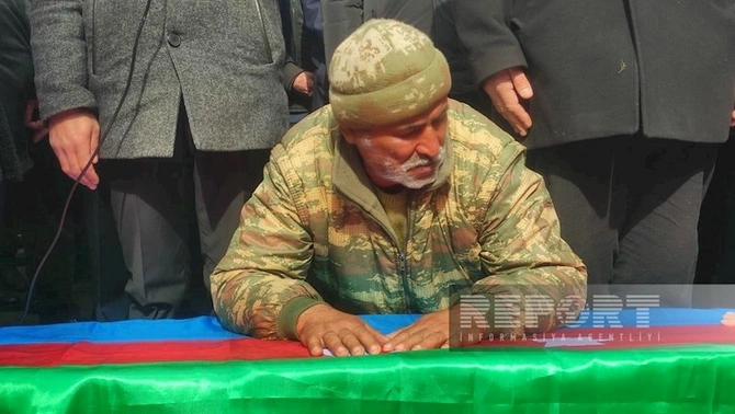 Şəhid Eşqin Hüseynov Tovuzda dəfn olundu — YENİLƏNİB (FOTO) Şəhid Eşqin Hüseynov Tovuzda dəfn olundu — YENİLƏNİB (FOTO)
