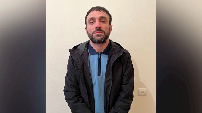Bakıda terminaldan 29 min oğurlayan şəxs tutuldu — VİDEO Bakıda terminaldan 29 min oğurlayan şəxs tutuldu — VİDEO