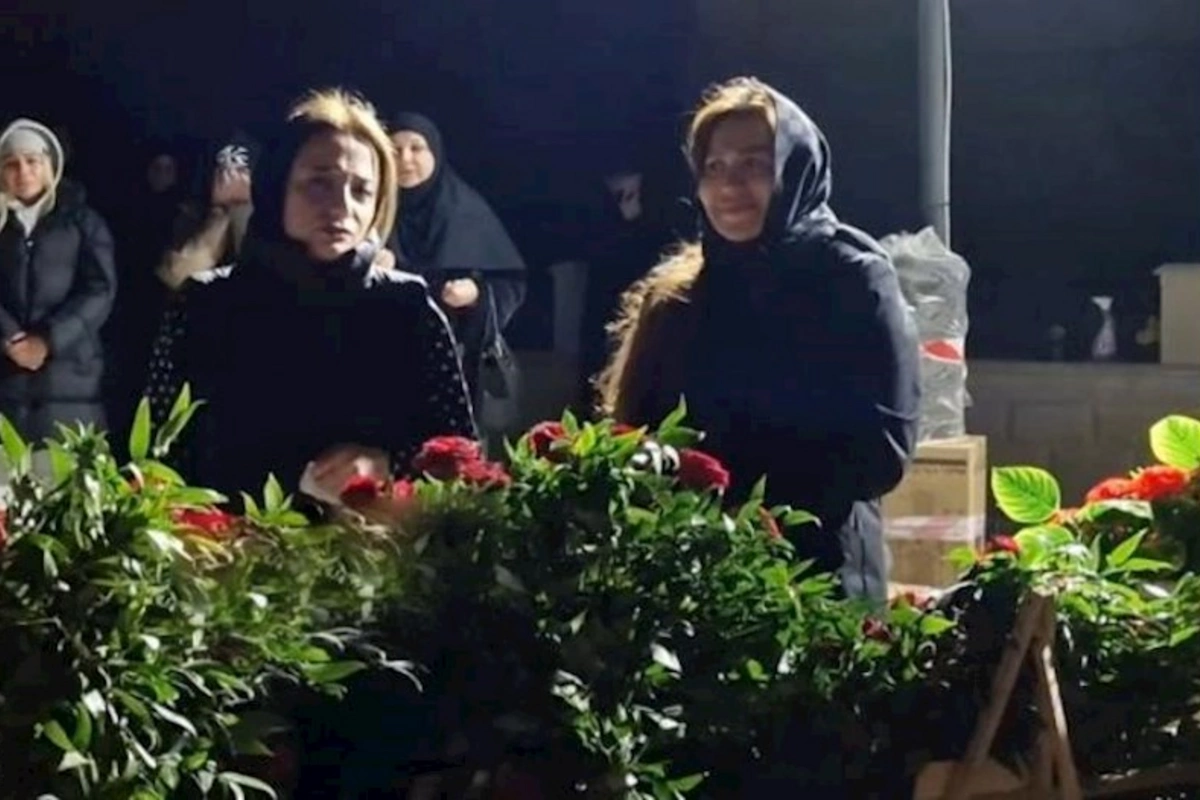 Rəqsanə Hacı Şahinin qəbrini gecə ziyarət etdi — VİDEO