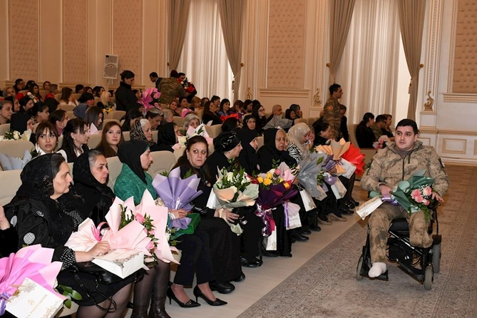 Abşeronda şəhid ailələrinin xanım üzvləri Beynəlxalq Qadınlar Günü münasibətilə təbrik edildi