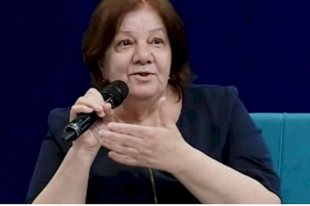 Əliağa Vahidin qızı: “Atam rəhmətə gedəndə sevgilisi gəlib anama dedi ki...”