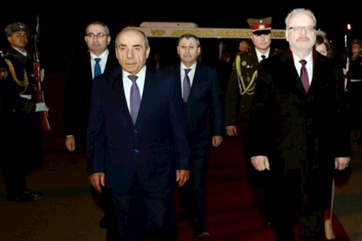 Latviya Prezidenti Azərbaycana rəsmi səfərə gəlib