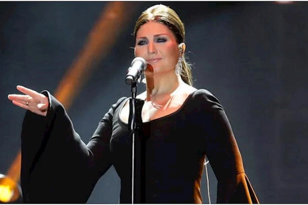 Sibel Canın Bakı konsertində zəlzələ qurbanları belə anıldı — VİDEO