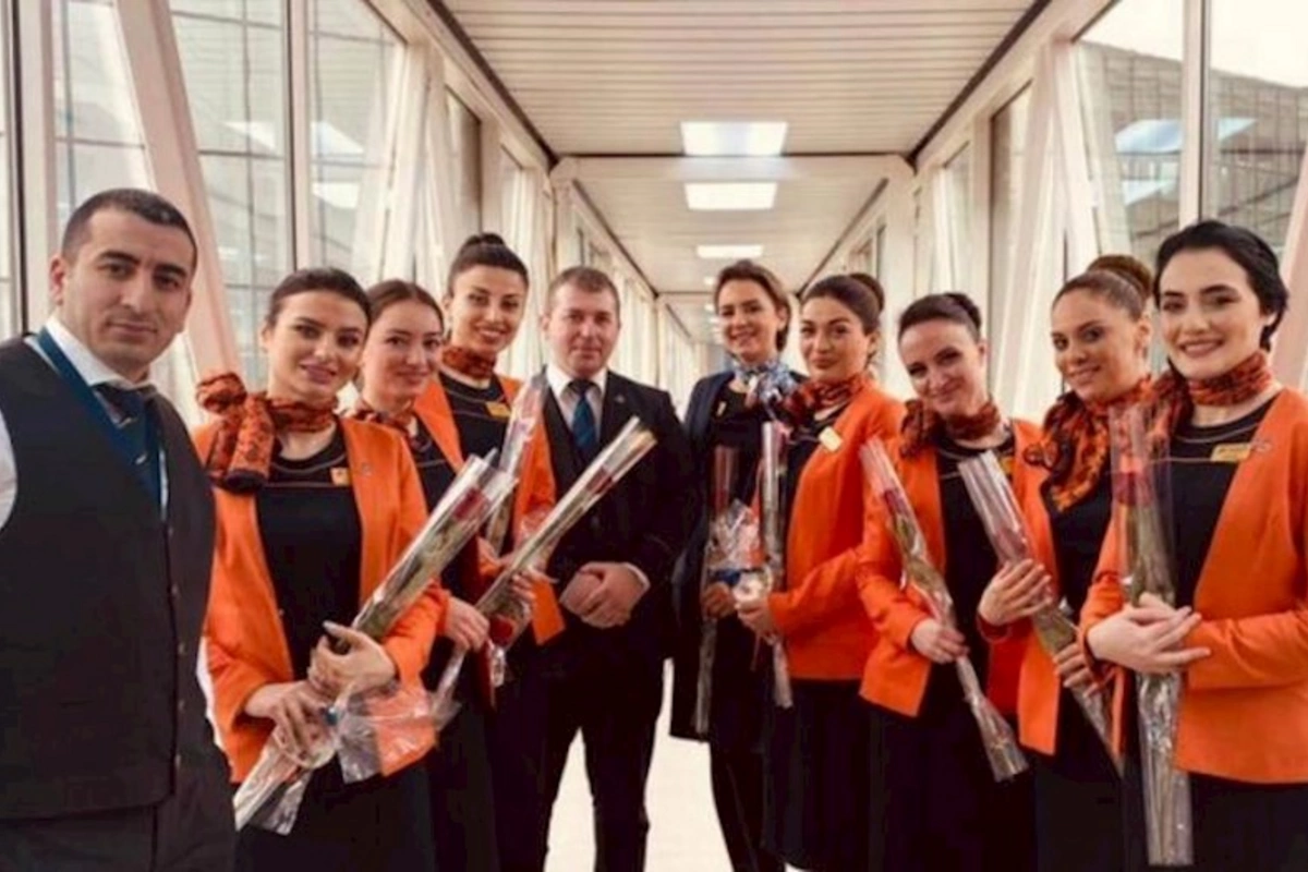 AZAL qadınları təbrik etdi
