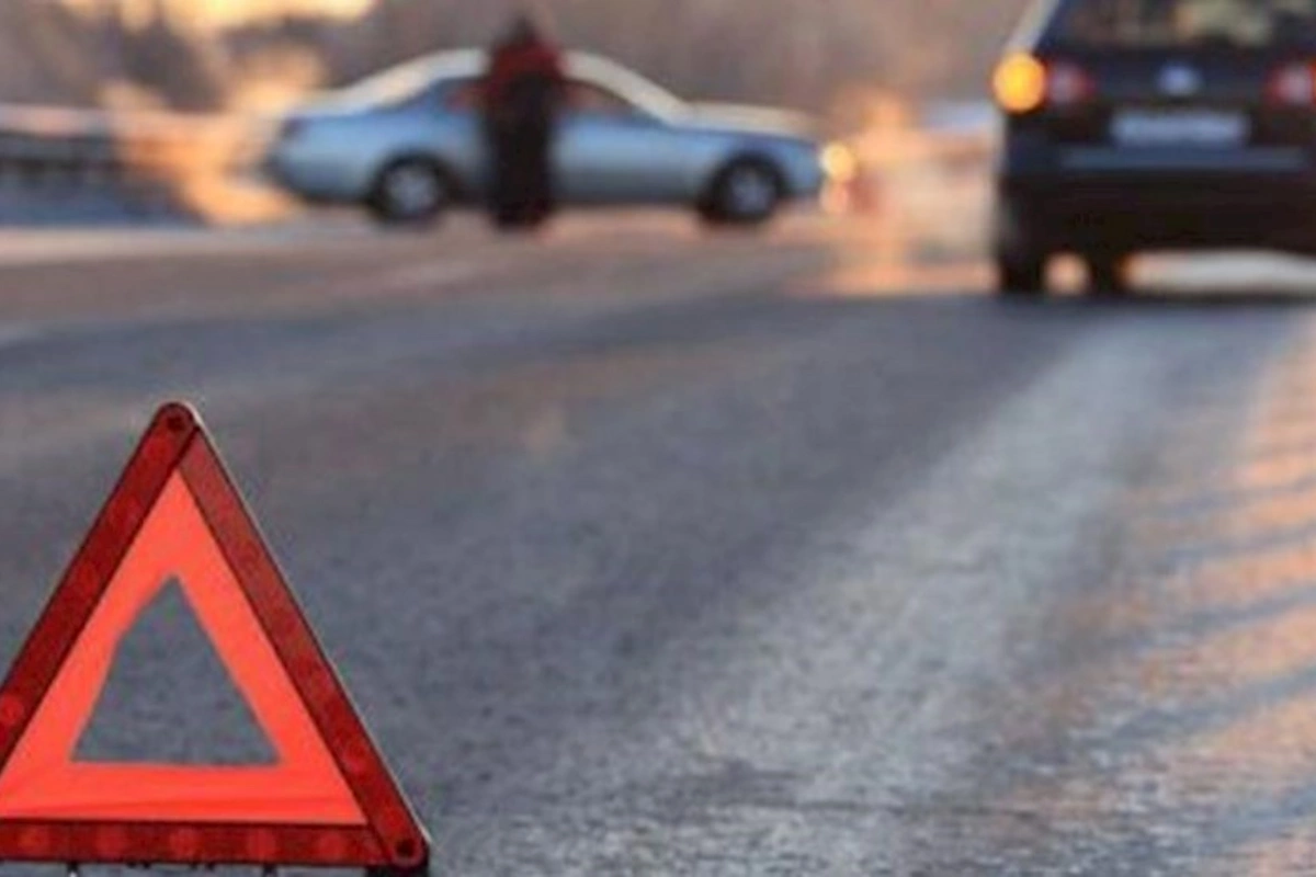 Tovuzda ölümlə nəticələnən yol qəzası törətməkdə təqsirləndirilən sürücü hakim qarşısına çıxarılır