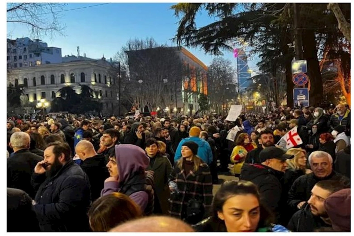 Etirazçılar yenidən Tbilisinin mərkəzinə toplaşdı