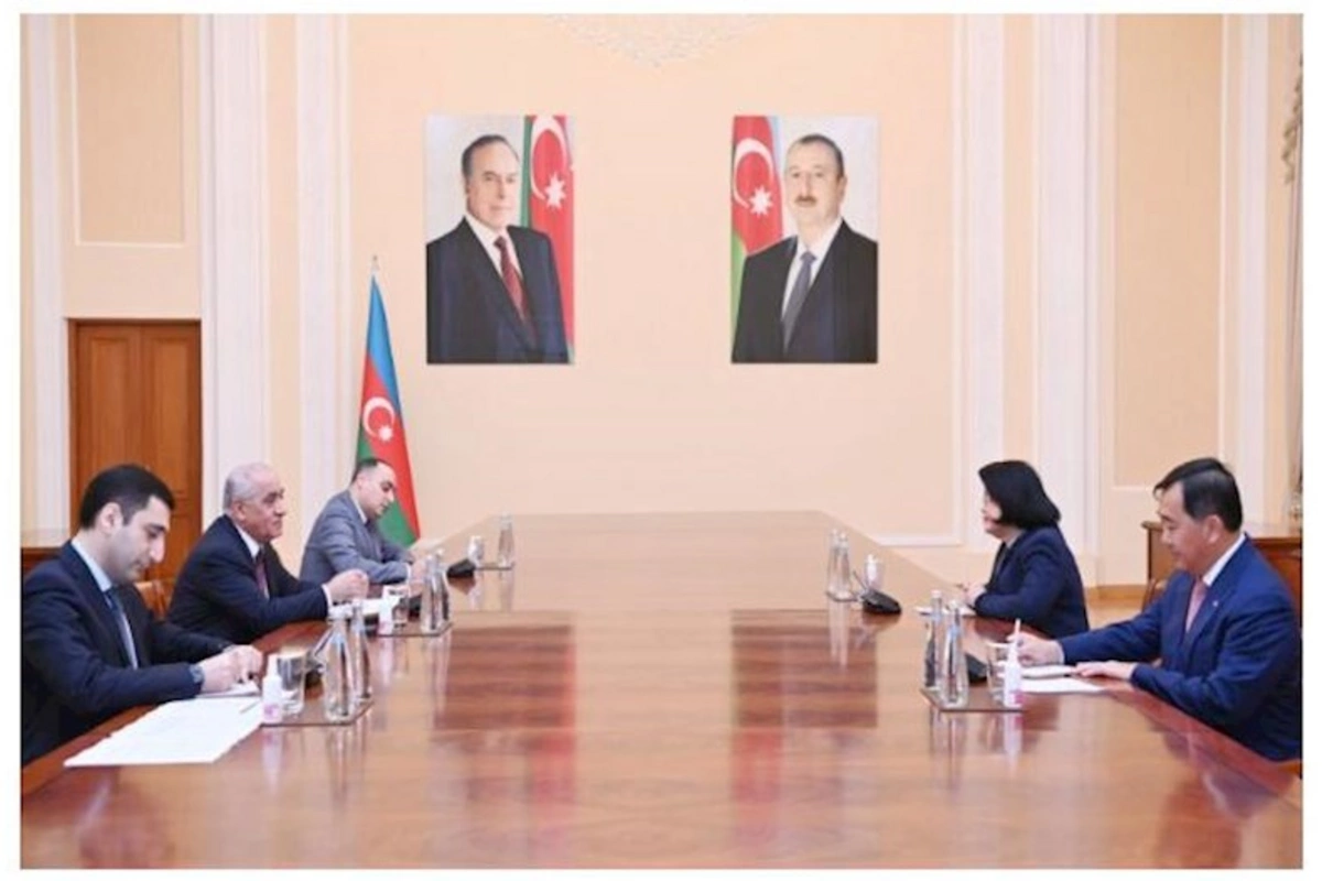 Əli Əsədov Kamboca Milli Assambleyası sədrinin müavini ilə görüşüb