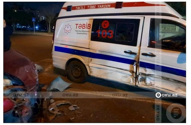 Bakıda minik avtomobili təcili tibbi yardımla toqquşdu: Xəsarət alanlar var — FOTO Bakıda minik avtomobili təcili tibbi yardımla toqquşdu: Xəsarət alanlar var — FOTO