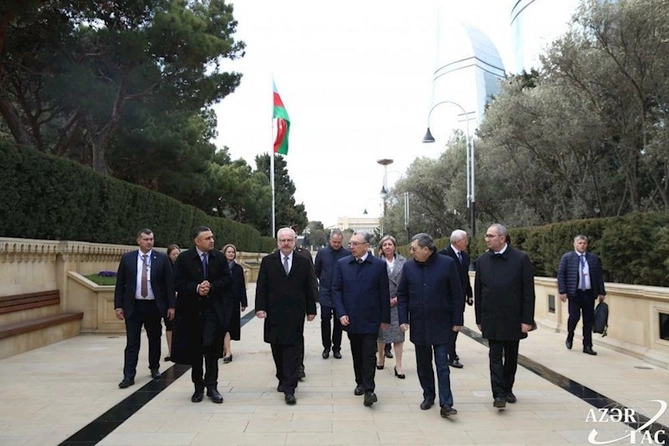 Latviya Prezidenti Şəhidlər xiyabanını ziyarət etdi — FOTO