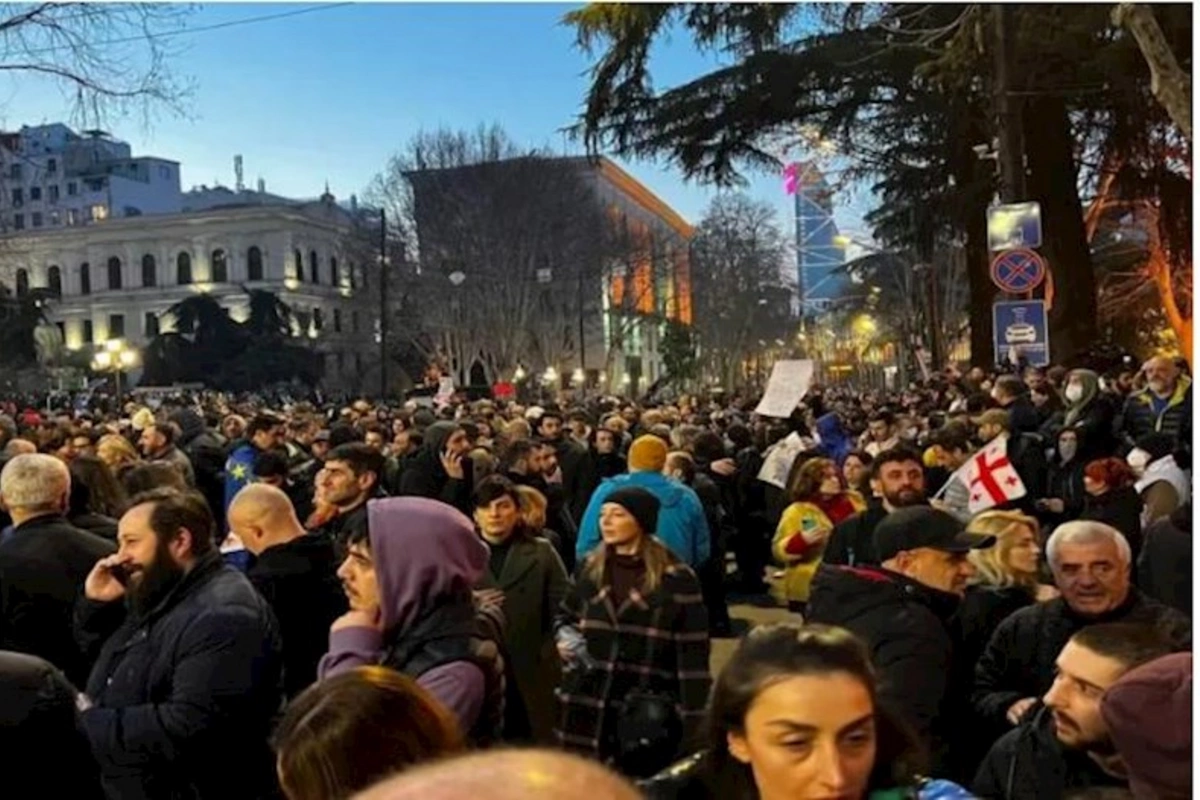 Tiflis yenidən qarışdı