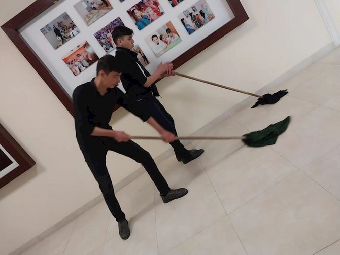 Şagirdlərdən məktəbin xadimələrinə maraqlı hədiyyə — FOTOLAR