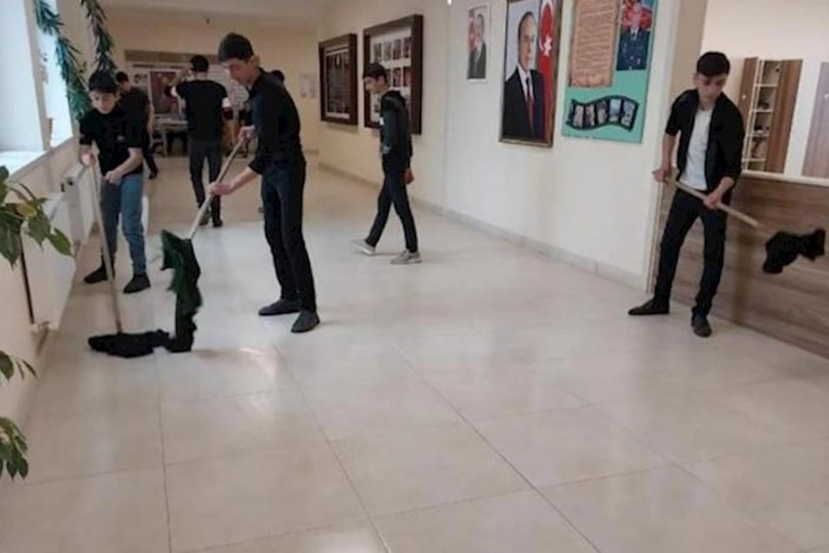 Şagirdlərdən məktəbin xadimələrinə maraqlı hədiyyə — FOTOLAR
