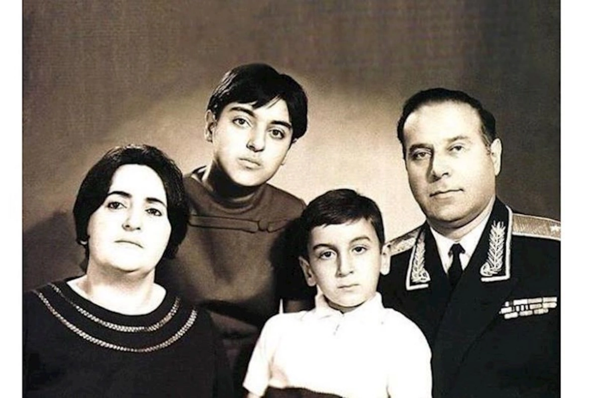 İlham Əliyevin 8 yaşında çəkdiyi şəkil və yazdığı təbrik — FOTOLAR