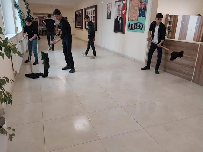 Şagirdlərdən məktəbin xadimələrinə maraqlı hədiyyə — FOTOLAR