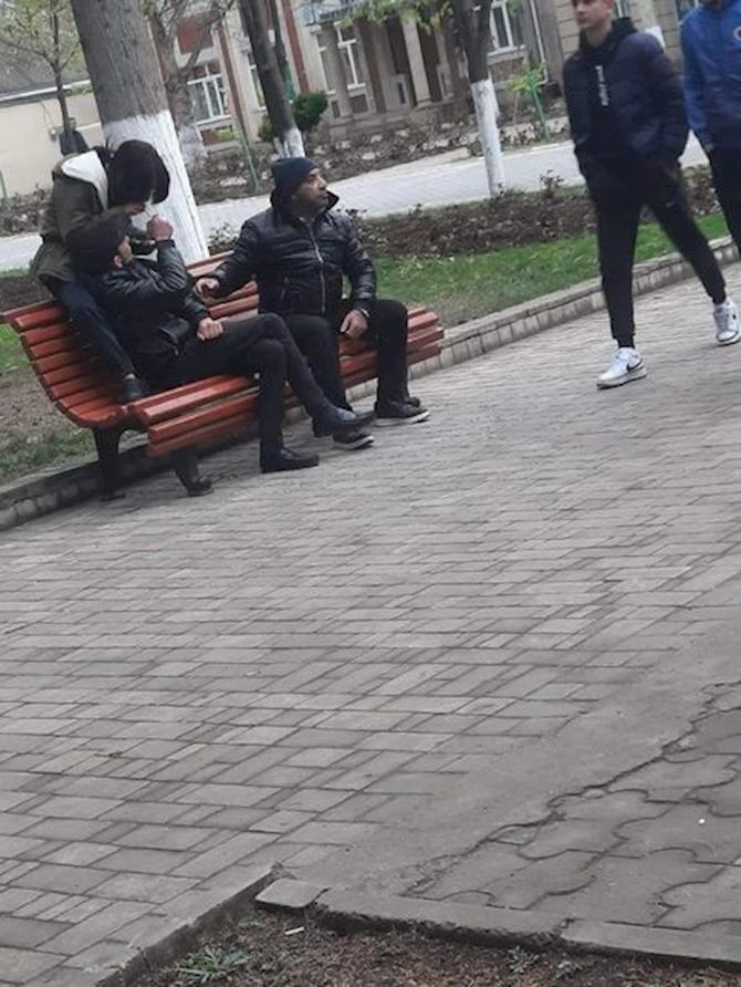 Tovuzda narkomanlar parkda toplaşırlar? — FOTO