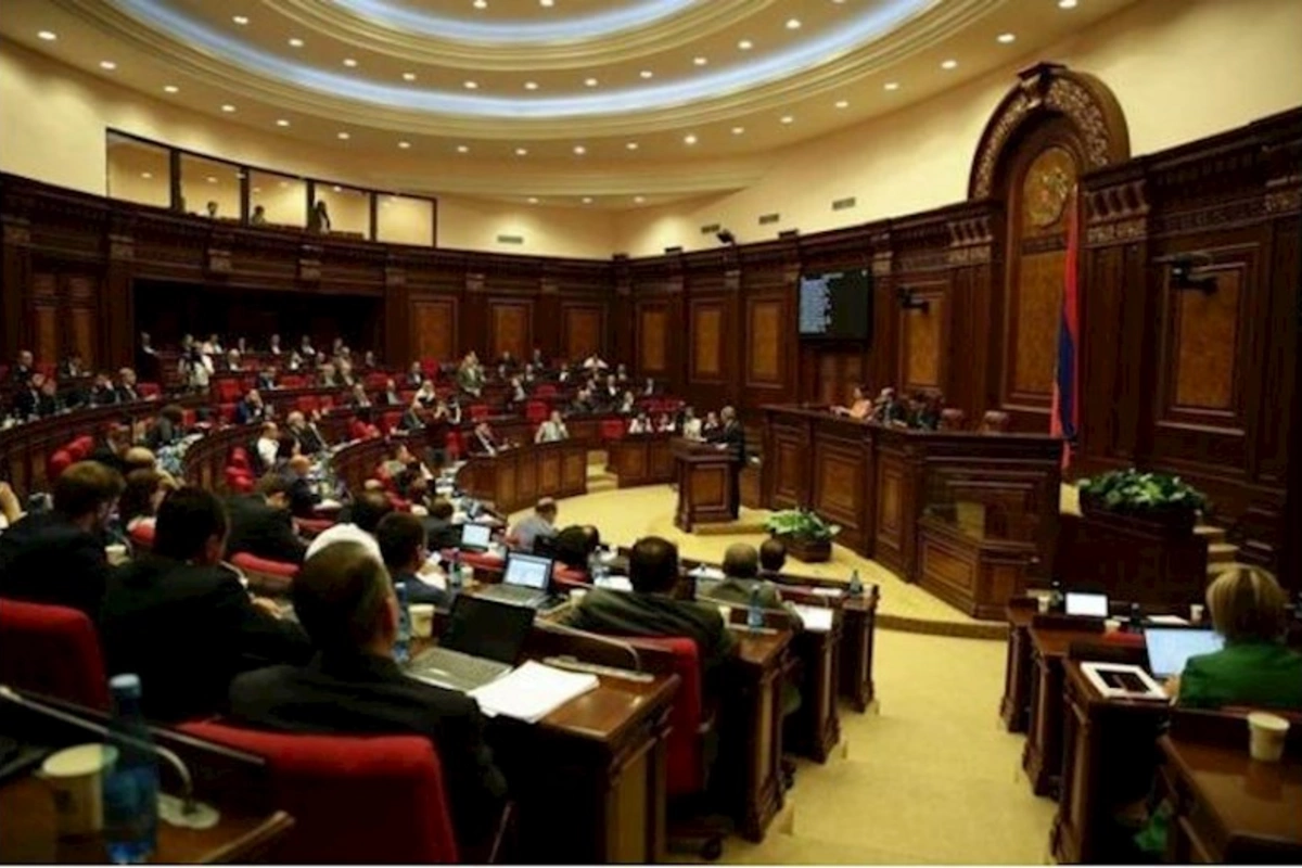 Ermənistan parlamentinin iclası yarımçıq qaldı