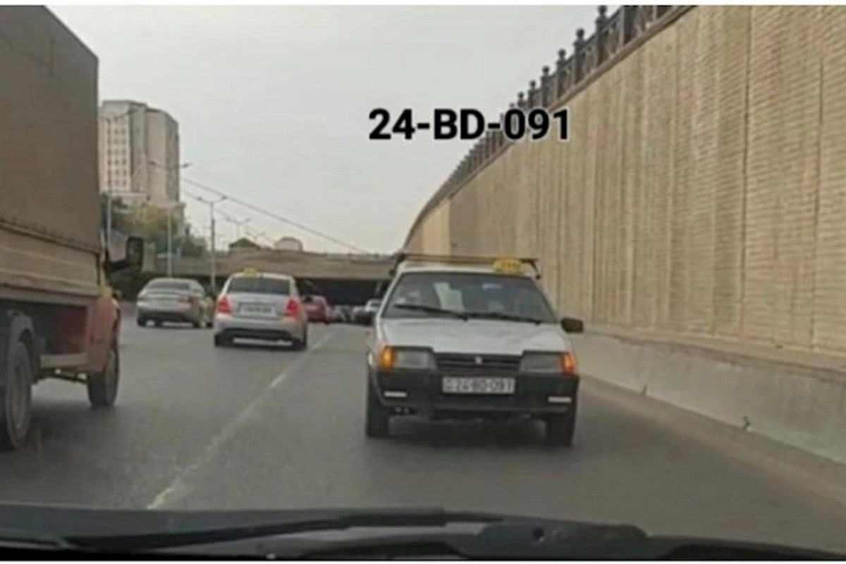 Daha 1 sürücü əks yola çıxaraq geriyə hərəkət etdi — ŞOK VİDEO