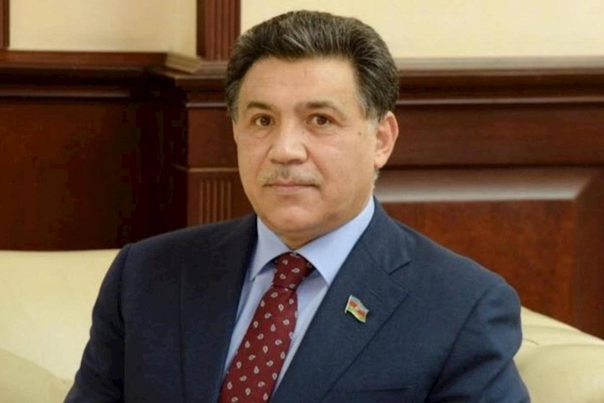 Deputat: “Şəhidlər Xiyabanının girişində turistlərə məlumat verilməlidir”