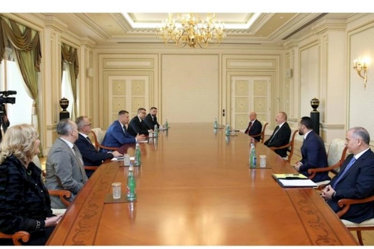 Prezident Nenad Neşiçini qəbul etdi