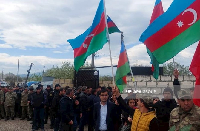Şəhid Elşad Həsənov Ağstafada dəfn edildi — YENİLƏNİB (FOTOLAR) Şəhid Elşad Həsənov Ağstafada dəfn edildi — YENİLƏNİB (FOTOLAR)