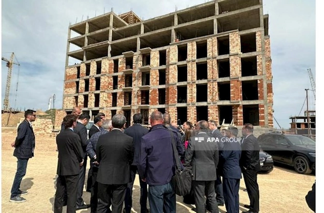 Prezidentin xüsusi nümayəndəsi: Füzulidə 38 binanın inşası ilin sonuna doğru yekunlaşacaq — FOTOLAR Prezidentin xüsusi nümayəndəsi: Füzulidə 38 binanın inşası ilin sonuna doğru yekunlaşacaq — FOTOLAR