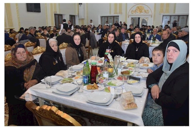 Deputat seçiciləri üçün iftar süfrəsi açdı — FOTOLAR Deputat seçiciləri üçün iftar süfrəsi açdı — FOTOLAR