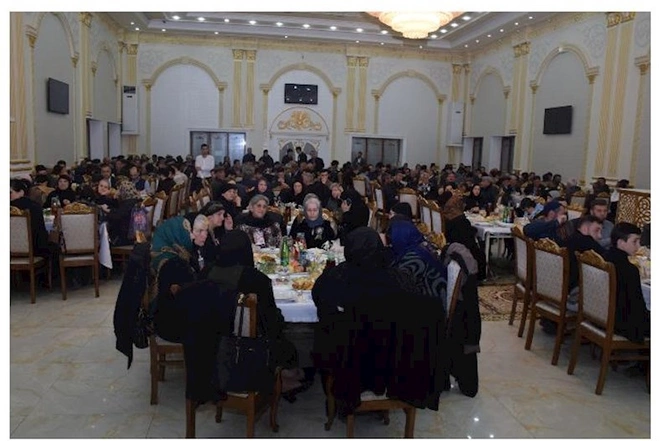 Deputat seçiciləri üçün iftar süfrəsi açdı — FOTOLAR Deputat seçiciləri üçün iftar süfrəsi açdı — FOTOLAR