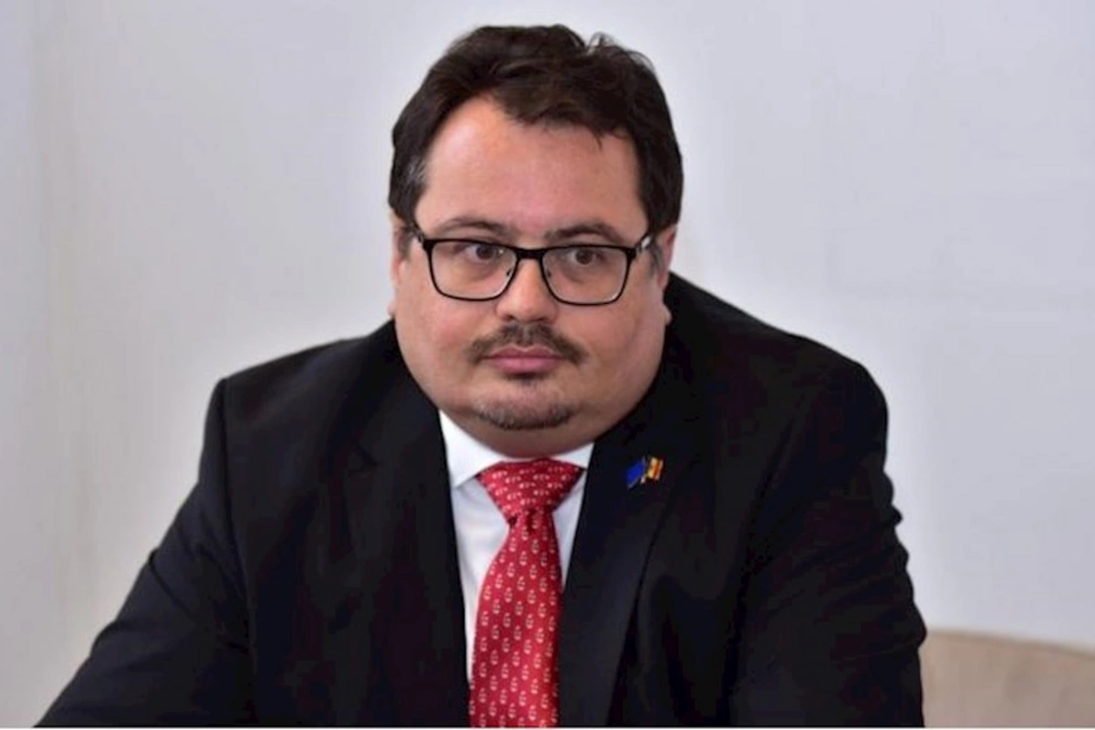 Aİ səfiri: “Azərbaycan hərbçisinə qarşı kobud rəftarın görüntüləri təəssüf doğurur”