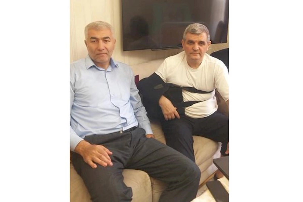 Tanınmış həkim Fazil Mustafa ilə görüşdü: “Çiynindəki yara ciddidir”