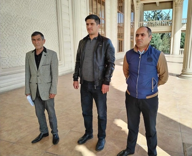 Açıq mikrofon aksiyası Ucarda baş tutdu — FOTOLAR Açıq mikrofon aksiyası Ucarda baş tutdu — FOTOLAR