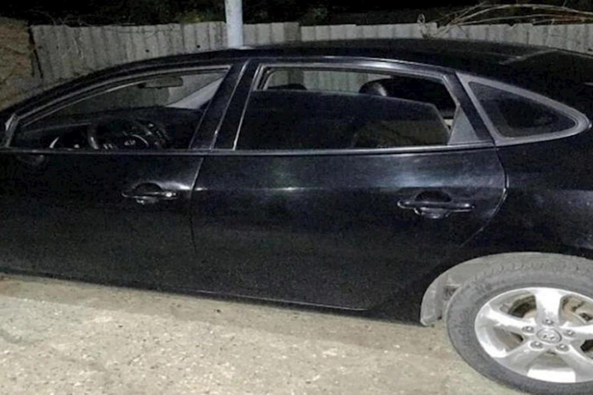 Uşağın başı maşının pəncərəsində qaldı, boğulub öldü