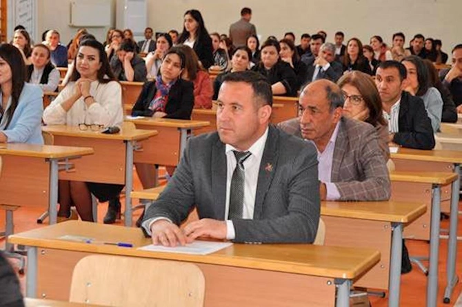 Direktor vəzifəsinə işə qəbul üzrə test imtahanları keçirilib — FOTO Direktor vəzifəsinə işə qəbul üzrə test imtahanları keçirilib — FOTO
