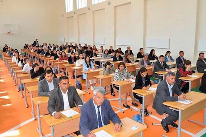 Direktor vəzifəsinə işə qəbul üzrə test imtahanları keçirilib — FOTO Direktor vəzifəsinə işə qəbul üzrə test imtahanları keçirilib — FOTO