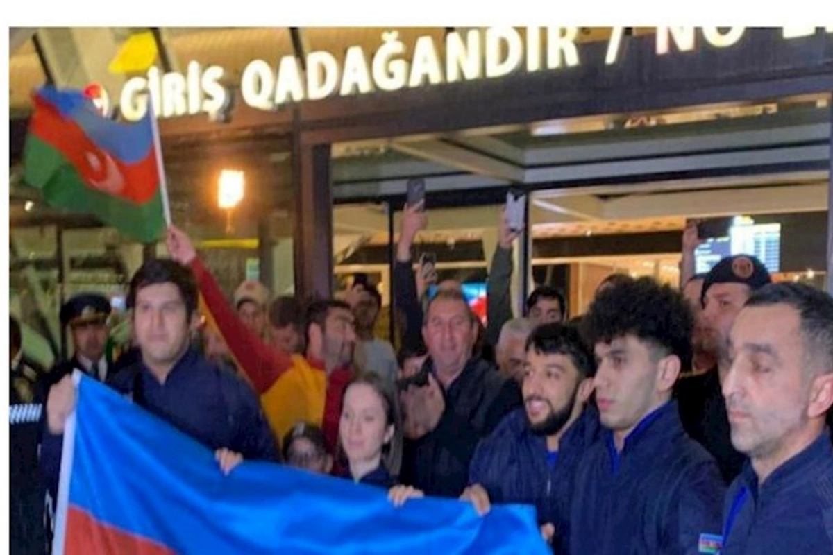 Azərbaycanlı ağır atletlər Vətənə qayıdıblar