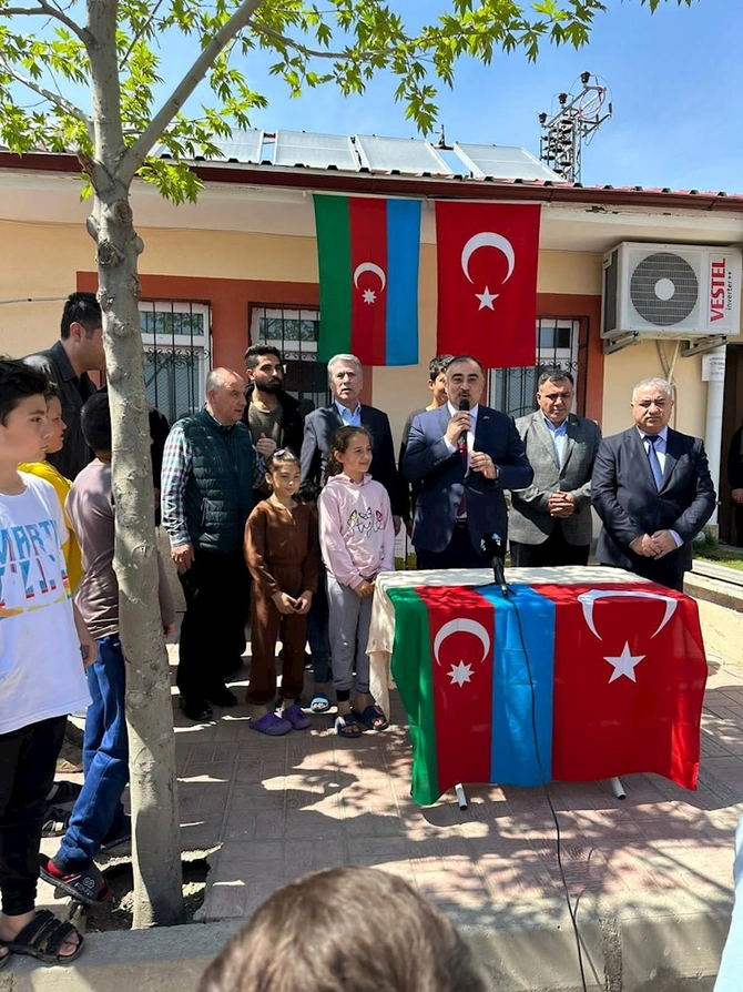 Azərbaycanın ictimaiyyət nümayəndələri Türkiyədə zəlzələdən əziyyət çəkən insanları ziyarət edib — FOTOLAR