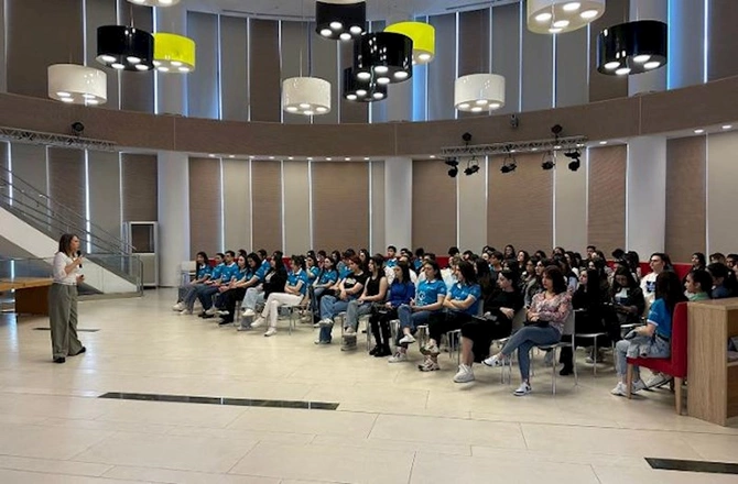 “MEDİAlab” layihəsi çərçivəsində ali təhsil müəssisələrinin tələbələri üçün seminar keçirilib