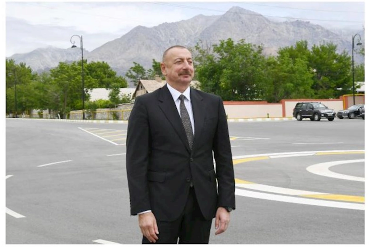 İlham Əliyev Kəlbəcər şəhərində 3-cü yaşayış kompleksinin təməlini qoyub