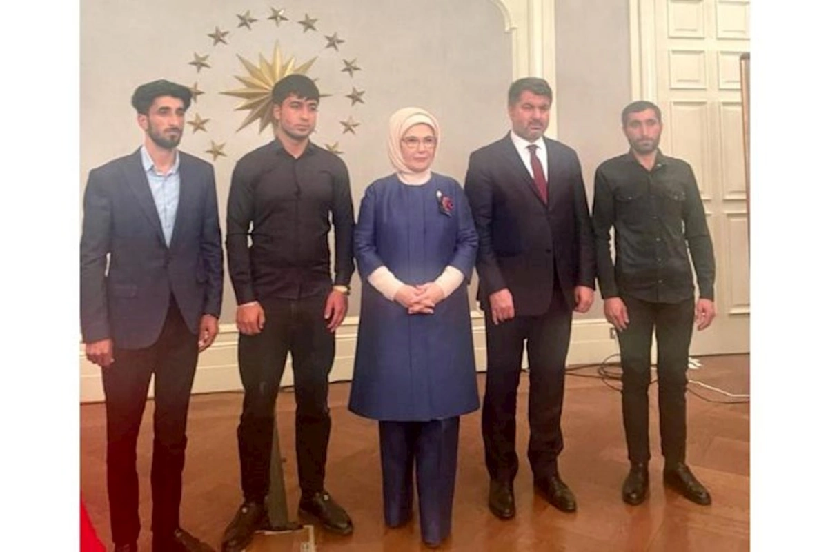 Sərvər Bəşirli və ailə üzvləri Əminə Ərdoğanın iftar süfrəsində — FOTO