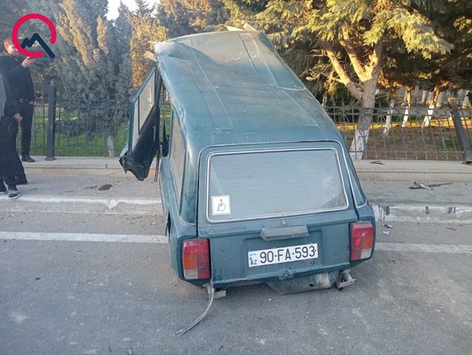 Bakıda maşın qəza zamanı iki hissəyə bölündü — FOTO Bakıda maşın qəza zamanı iki hissəyə bölündü — FOTO